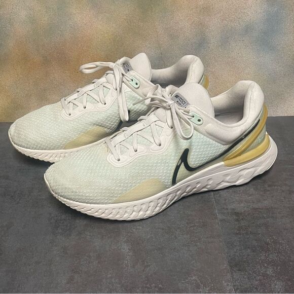 Nike React Miler 3 Light Bone / Mint Foam Men\'s Running Shoes Size 10 main image 4